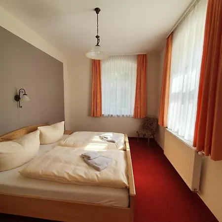 Garni Dekorahaus מלון *