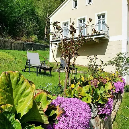 Garni Dekorahaus מלון *