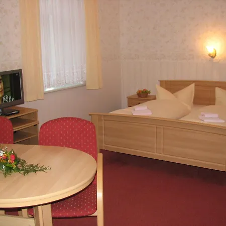 Garni Dekorahaus מלון *