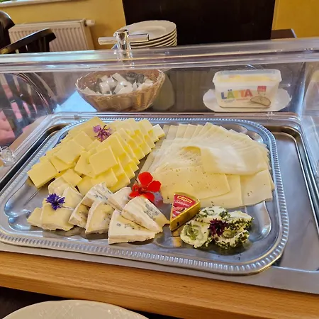 Garni Dekorahaus מלון *