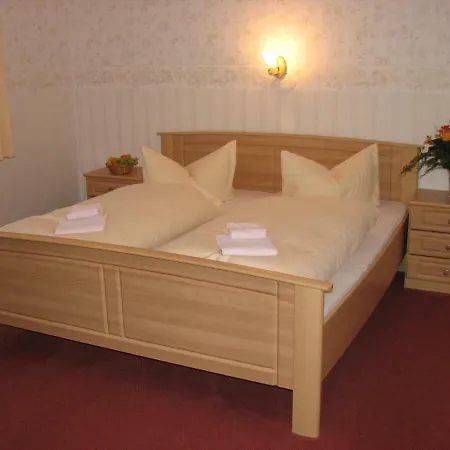 מלון Garni Dekorahaus