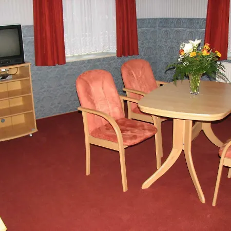 מלון Garni Dekorahaus *